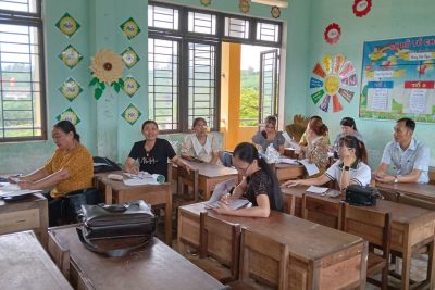 THAM GIA TẬP HUẤN SÁCH GIÁO DỤC ĐỊA PHƯƠNG LỚP 4