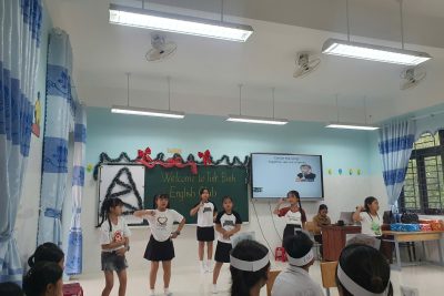 Tổ chức câu lạc bộ Tiếng Anh cấp trường.