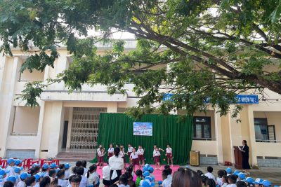TRƯỜNG TIỂU HỌC TỊNH BÌNH TỔ CHỨC ĐÓN CÁC BÉ MẦM NON 5 TUỔI ĐẾN THAM QUAN, TRẢI NGHIỆM